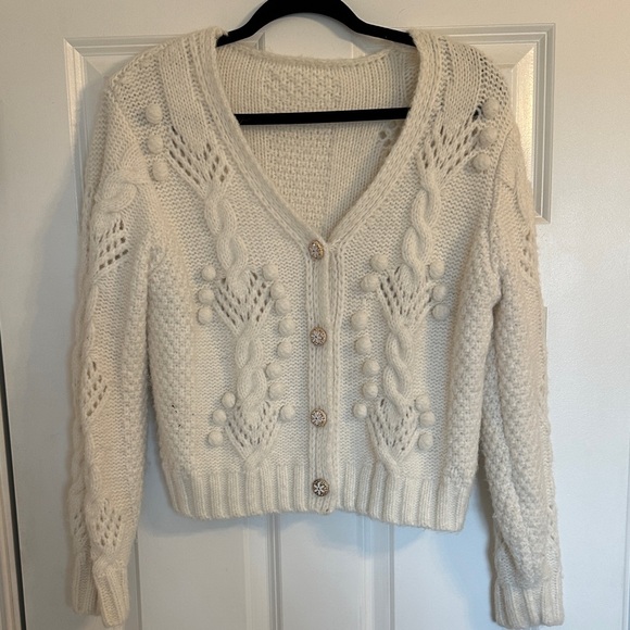 Sweaters - Elegant White Cable Knit Sweater